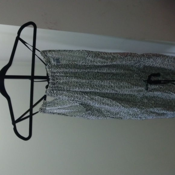 Old Navy women's black and white geometric Romper size Medium Nwot - Picture 3 of 17